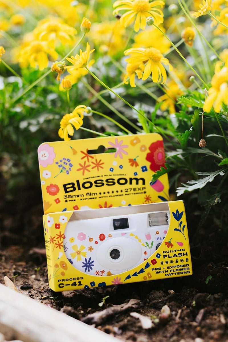 Retocolor Blossom 400 35mm Disposable Film Camera 27EXP, ISO400, Color Negative Film, Focus Free, Easy to Use, Built in Flash, Single Use (Film and Battery Included) (Blossom) - Image 4
